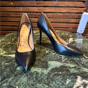 Elegant Black Leather Pumps